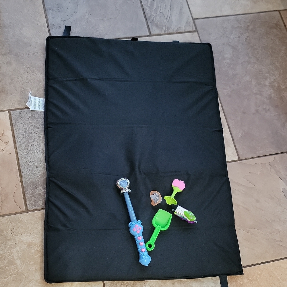 Evenflo baby play mat.